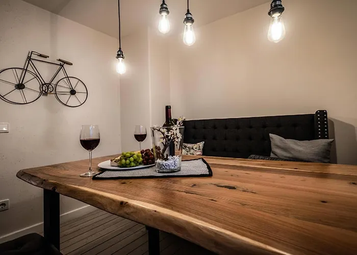 アパート Awesome In Bernkastel-kus With Sauna